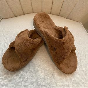 Vionic Relax Slippers
